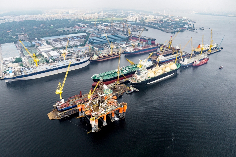Aerial view of Sembcorp Marine Admiralty Yard, showing concurrent repair of two LNG vessels_high res